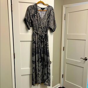 Karen Kane Navy White Floral Midi Dress. Size Medium. NWOT